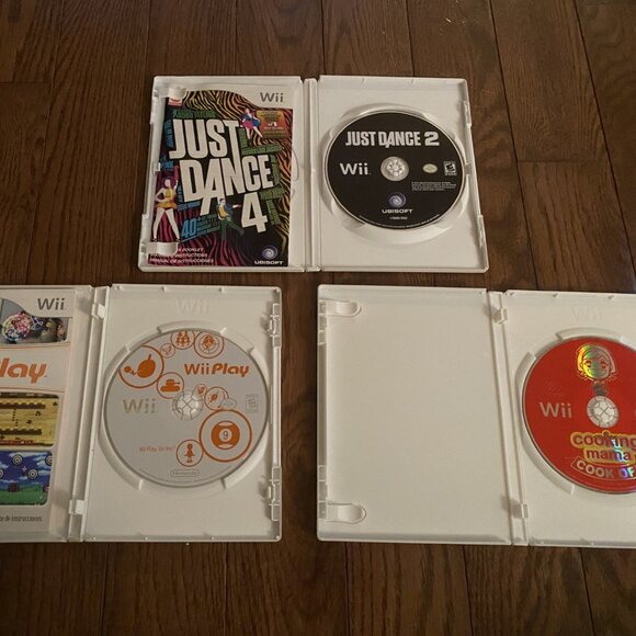 WII Console Bundle 2 Controllers, 2 Nunchchucks & Games-GameCube Compatible - Picture 7 of 7